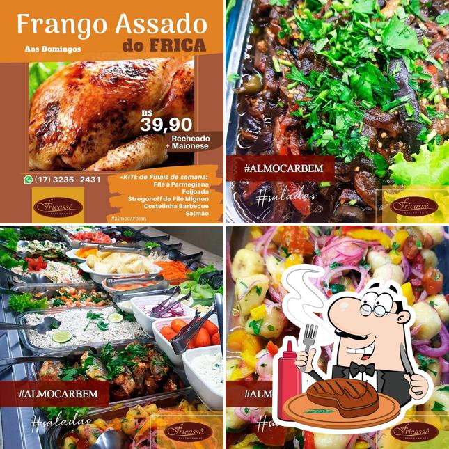 Prove pratos de carne no Fricassê Restaurante