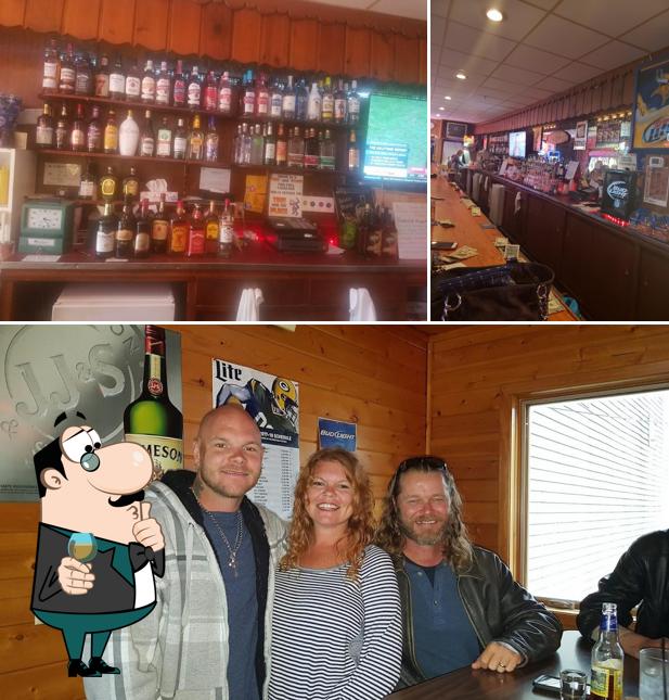 Ward's Bar in Dresser Restaurant reviews