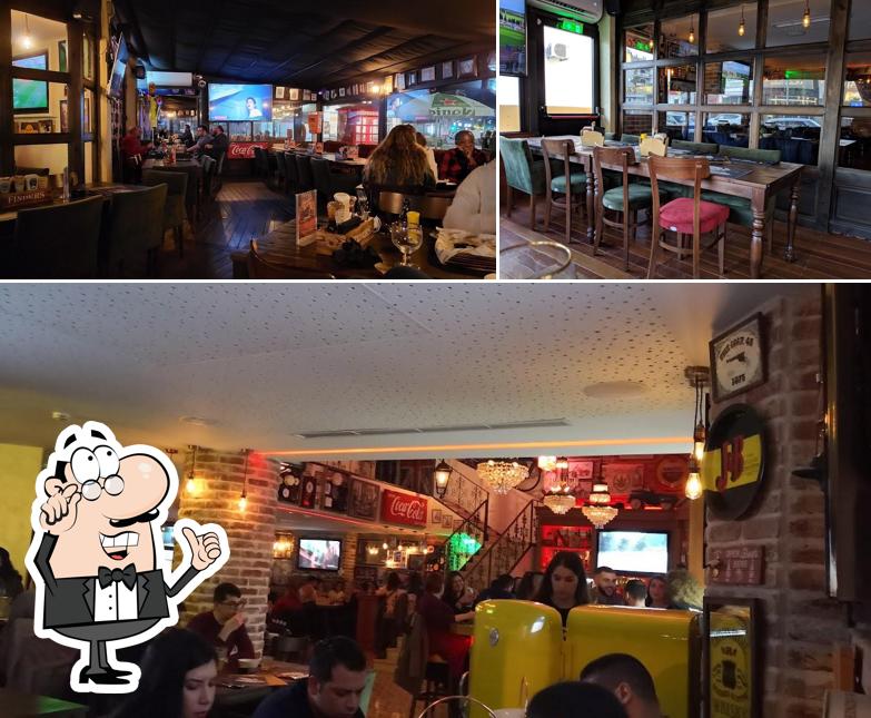 El interior de Finders Bar & Grill