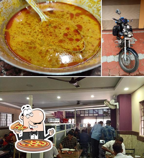 Pick pizza at Hotel Green Land