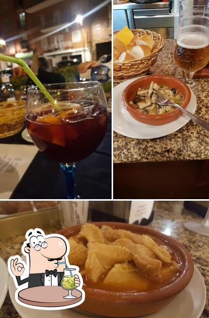 Это фото, где изображены напитки и еда в Mesón La Catedral