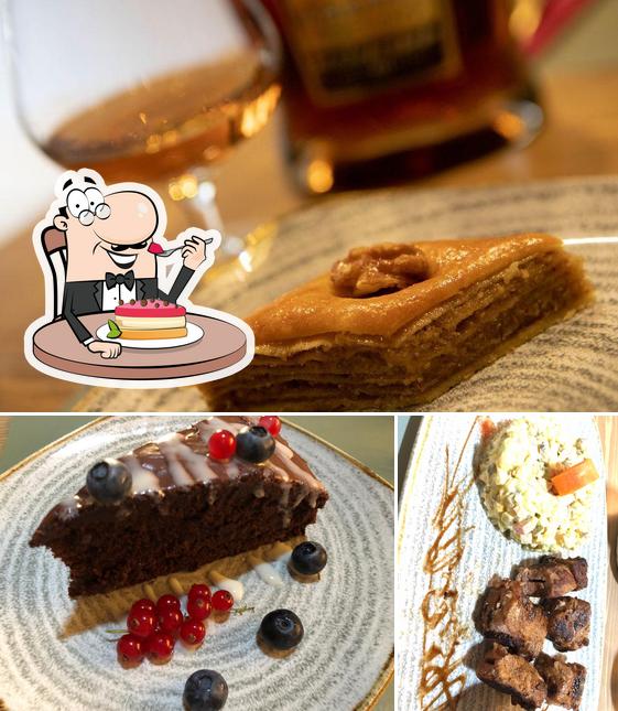 Ararat Restaurant & wine bar propone un'ampia selezione di dolci
