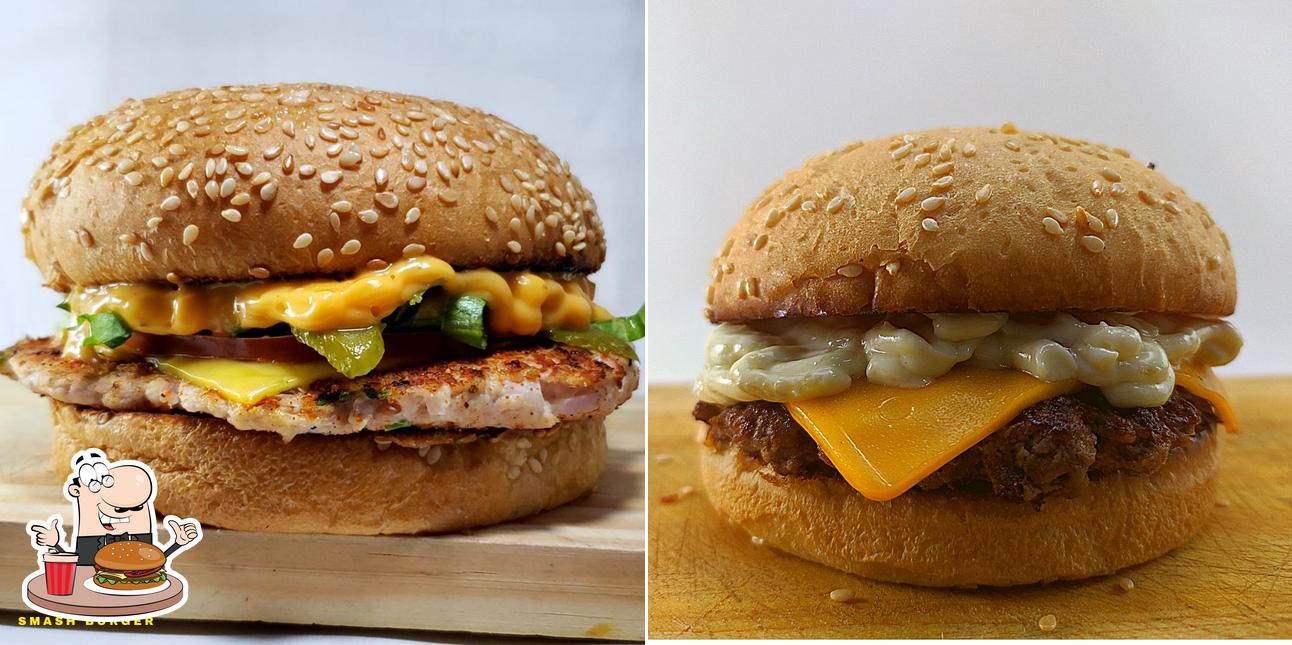 Deguste um dos hambúrgueres servidos no Buteco Smash Burger