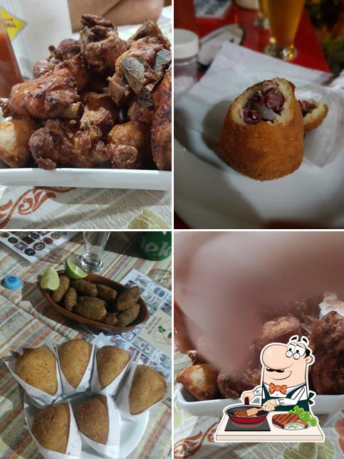 Escolha refeições de carne no O tradicional bar da coxinha