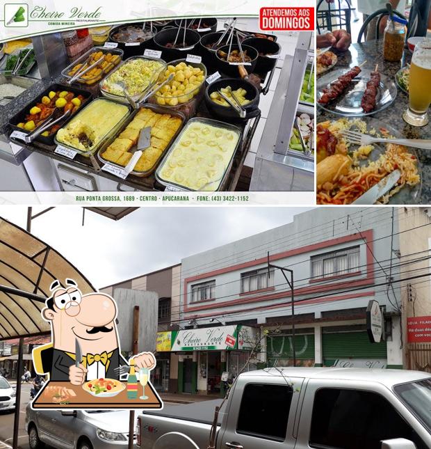 Entre diversos coisas, comida e exterior podem ser encontrados no Restaurante Cheiro Verde