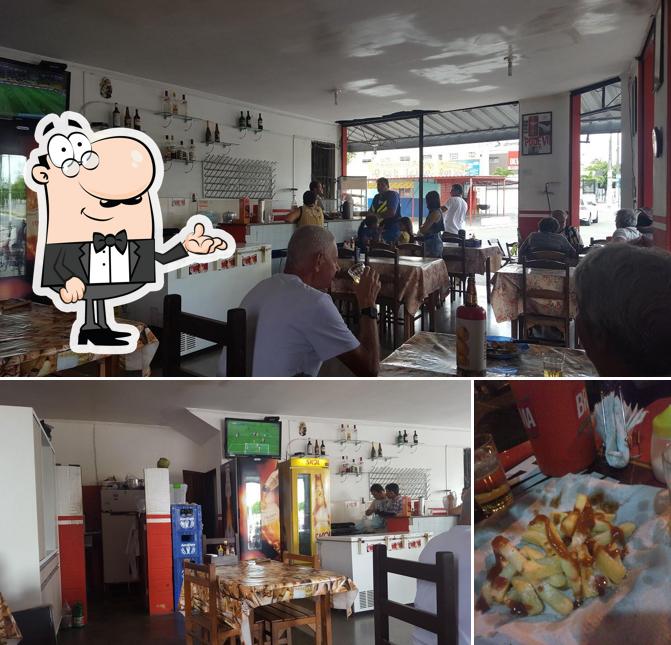 Entre diferentes coisas, interior e comida podem ser encontrados no Batata Frita Bar e Restaurante