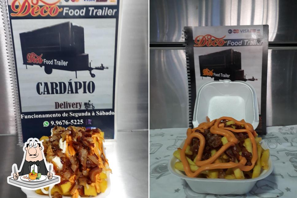 Comida em Deco Food Trailer macarrão na chapa lanches e porções