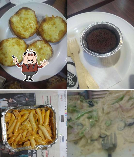 Food at Cheesiano Pizza Baner