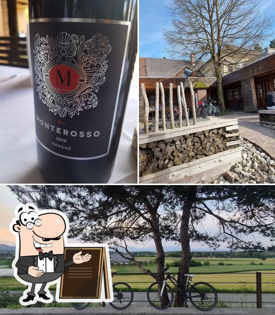 Guarda la foto che raffigura la esterno e vino di Pizzerija Klementina Pušar Vlado s.p
