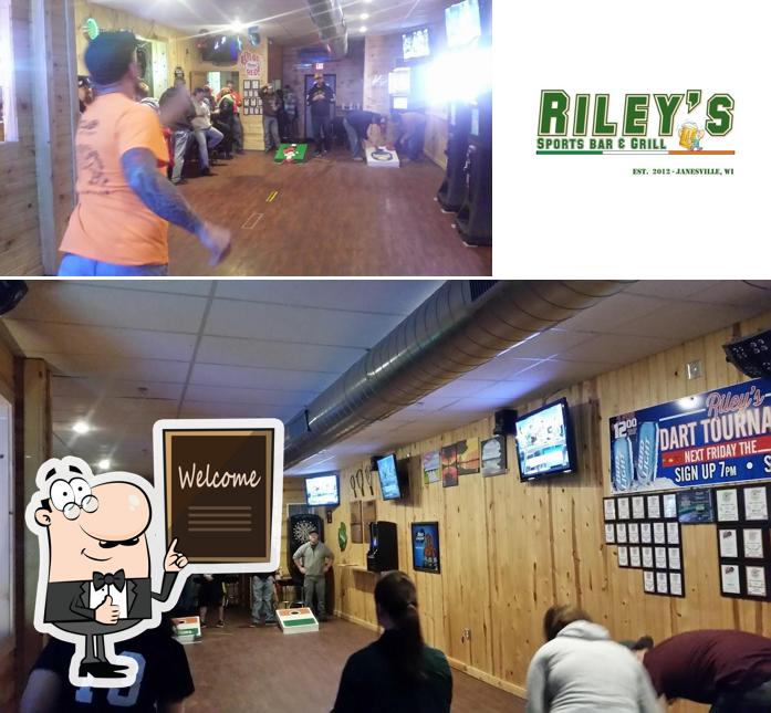 Riley's Sports Bar & Grill in Janesville Restaurant menu and reviews