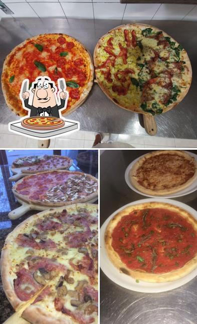 Scegli una pizza a Pizzeria La Piazzetta