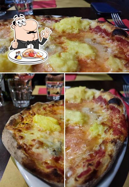 A FASHION RISTORANTE ITALO-INDIANO, puoi assaggiare una bella pizza