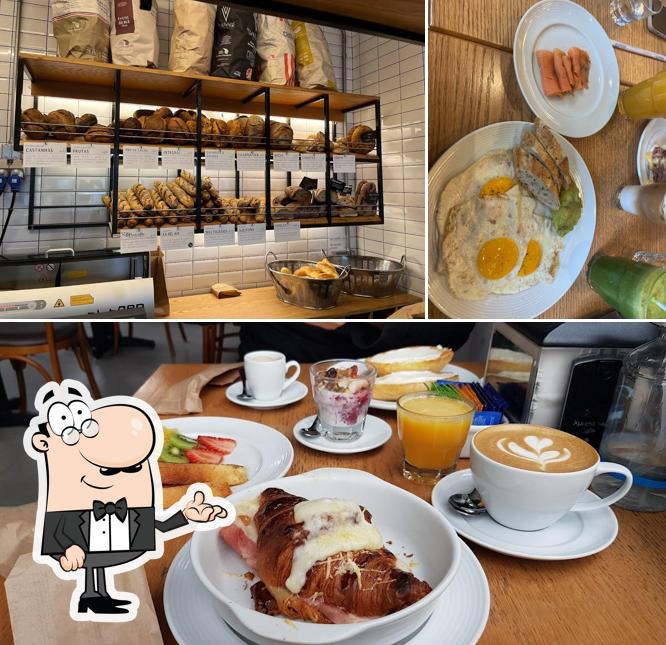 Sente em uma das mesas no Fabrique Pão e Café - Vila Romana
