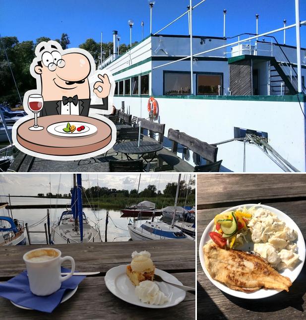 Essen im Schiffsrestaurant Yachtlieger Achterwasser