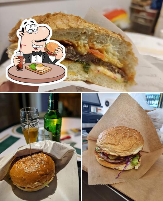Prova un hamburger a Fast Food River
