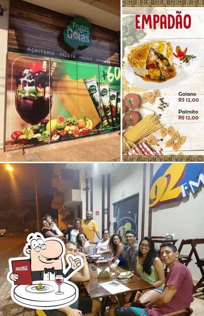 A imagem da comida e interior a Frutos de Goiás - Pampulha