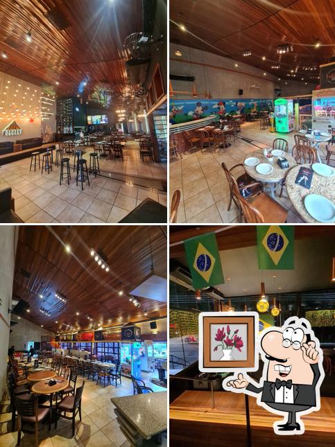 Sente em uma das mesas no VULCANO LOUNGE DINNER - Unidade Fabrica1