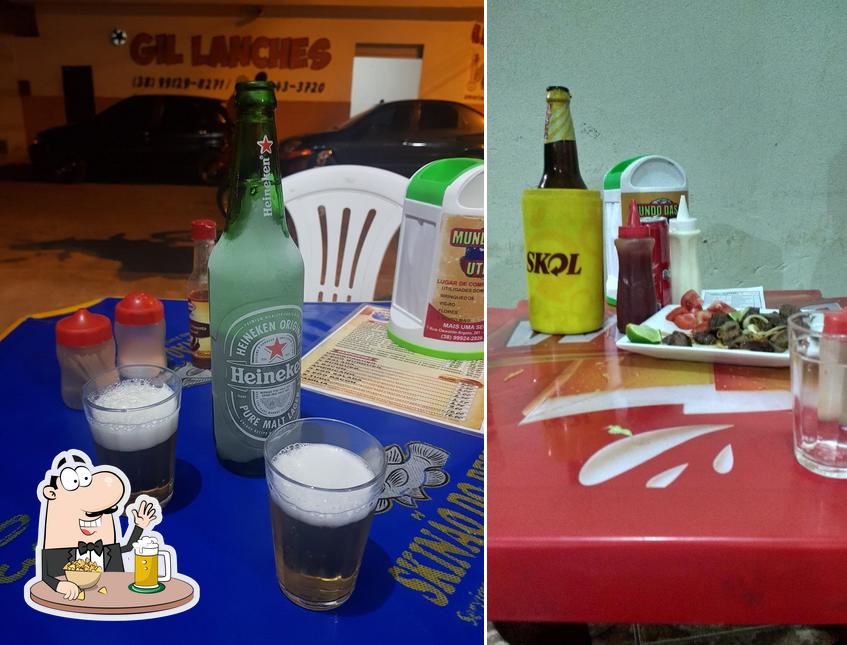 Desfute uma tulipa de cerveja leve ou escura