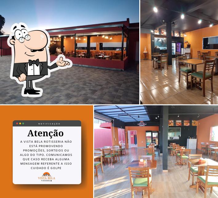 O interior do Vista Bela Rotisseria