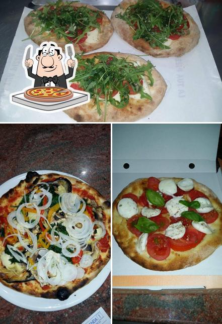 Scegli una pizza a PIZZERIA LA CARAVELLA