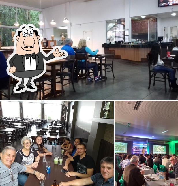 O interior do Bela Casa Grill