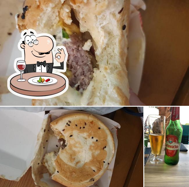 Guarda la foto che raffigura la cibo e birra di La Baia Street Food