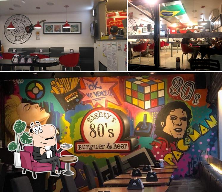 Veja imagens do interior do Eighty’s Burguer & Beer