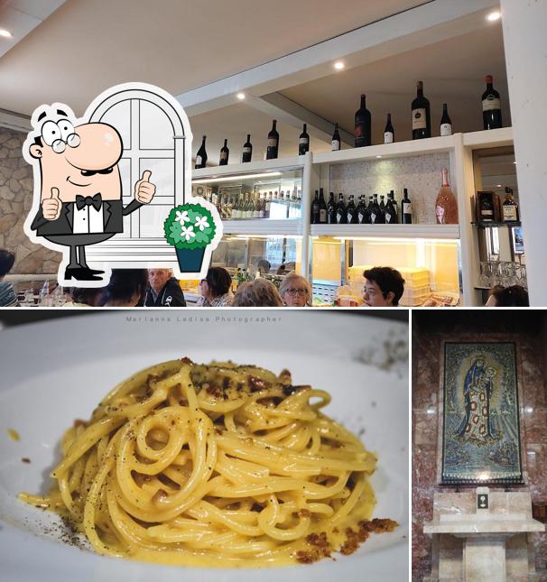 La esterno e cibo del ristorante