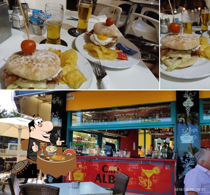 Cafe Paradise Albir se distingue por su comida y interior