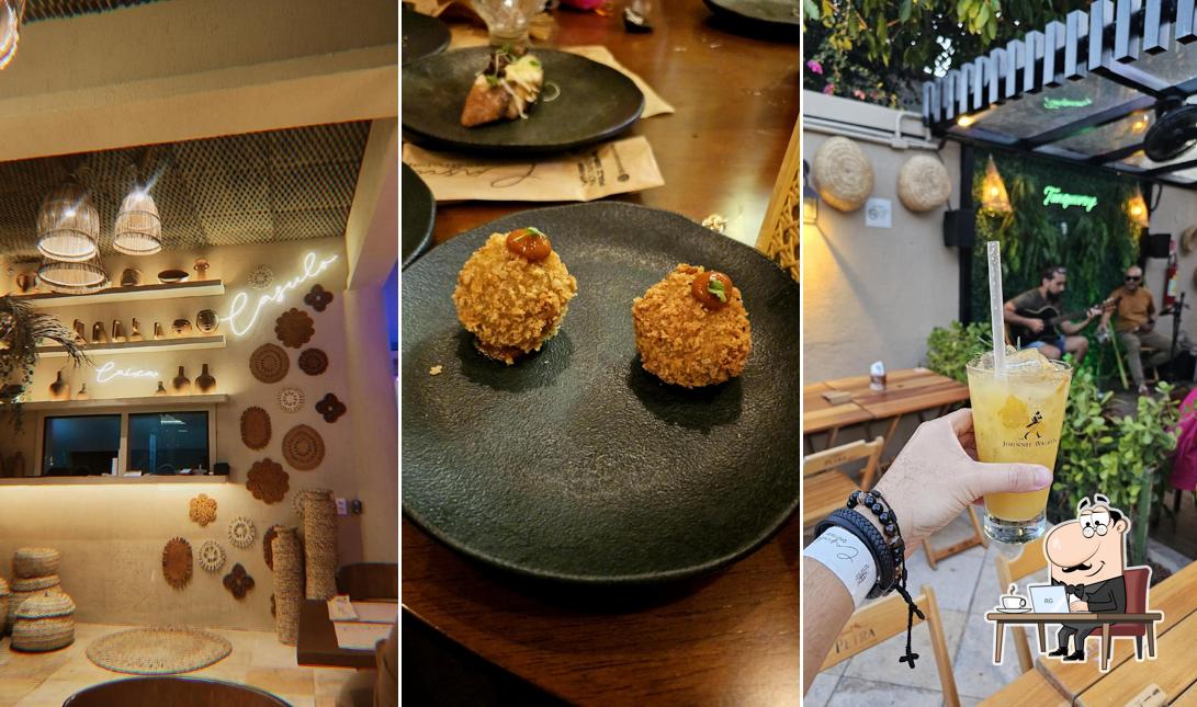 Sente em uma das mesas no Casulo Gastrobar