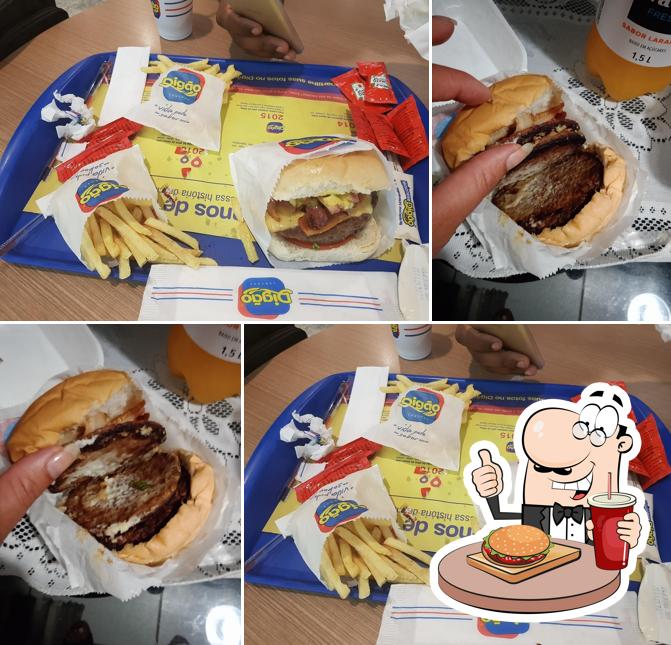 Peça um hambúrguer no Digão Burguers Shopping Contagem