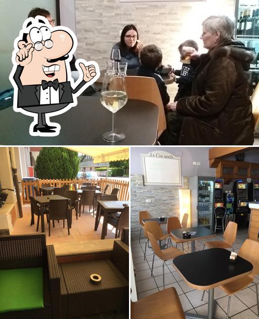 Tra le varie cose da La Ciacarada si possono trovare la interni e tavolo da pranzo