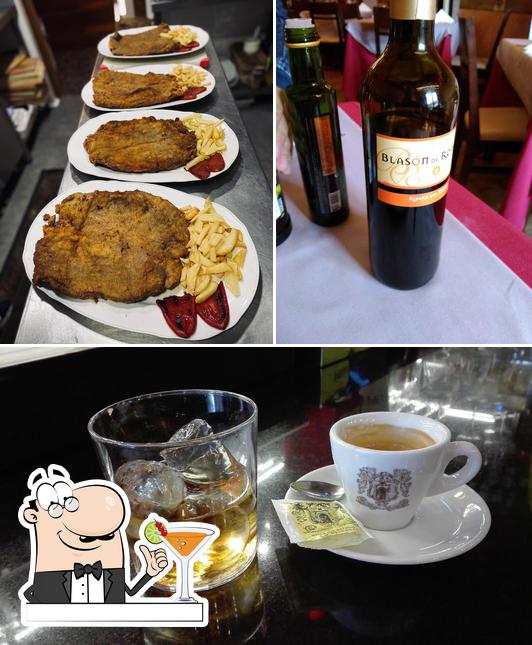 Напитки и столики - все это можно увидеть на этом изображении из Mesón Alcocer