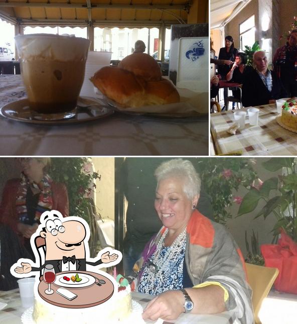 La photo de la table à manger et gâteau concernant Grotte