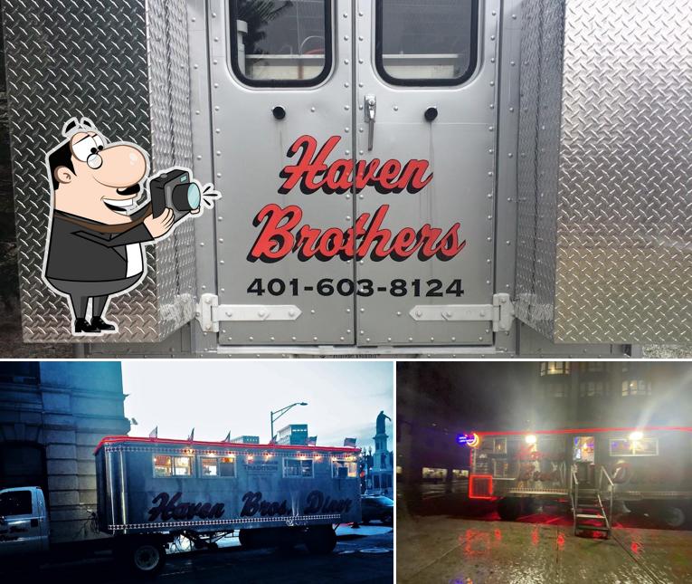 “THE ORIGINAL”Haven Brothers Diner Providence, 12 Dorrance St in