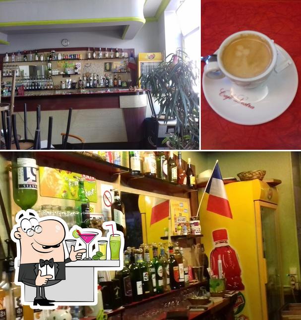 Café / bar du champ de mars . Le 33 . Bars / cafés .