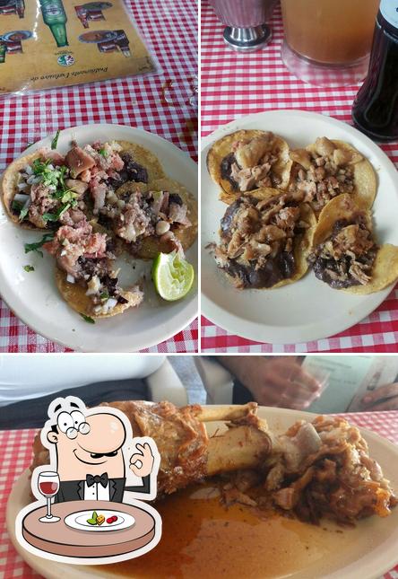 Food at Los Chamorros de Tlacoquemecatl