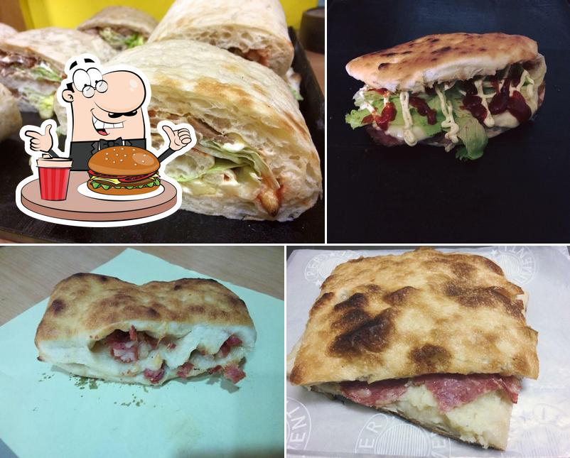 Prova un hamburger a Pizzeria Papico