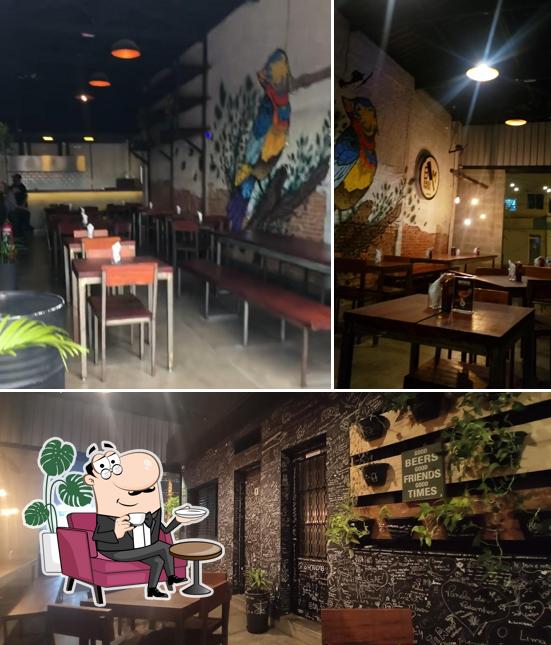 O interior do Burger Makers