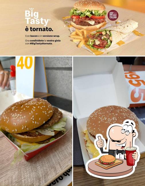 Prova un hamburger a McDonald's Capena Santa Marta
