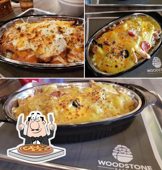 Prenez des pizzas à Woodstone Eatery 森石