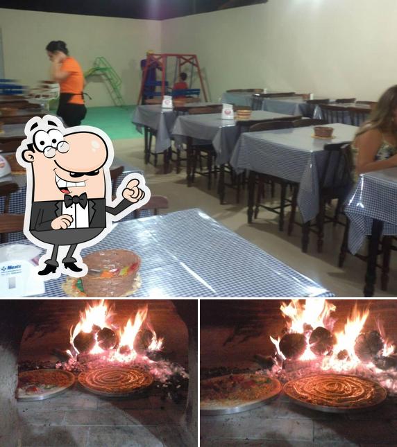 Confira a imagem apresentando interior e pizza a Bacana Pizzaria