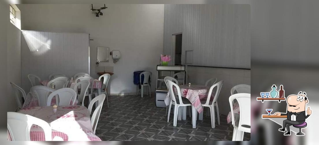 O interior do Ebenézer marmitaria