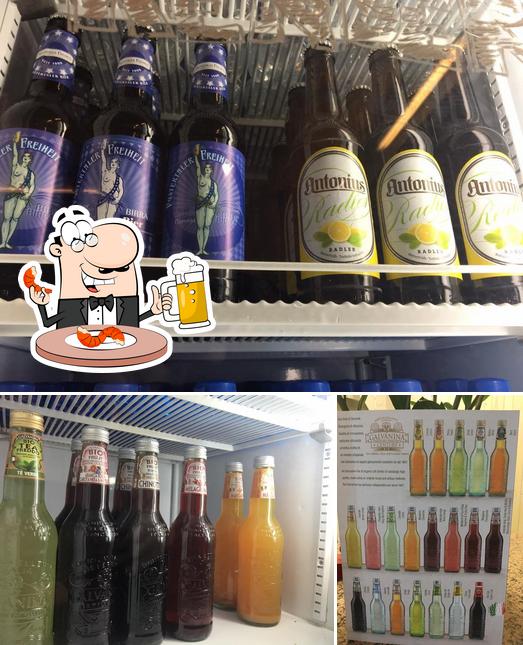 Puoi prenderti un rinfrescante bicchiere di birra chiara o scura