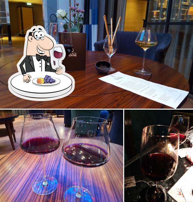 Il est fort sympathique de profiter d'un verre de vin à Bar Black & Wine