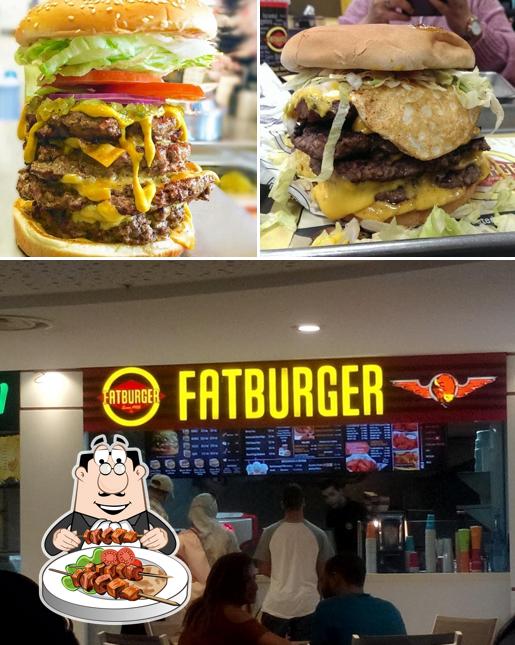 La photo de la nourriture et intérieur de Fatburger Tunisia Mall’s