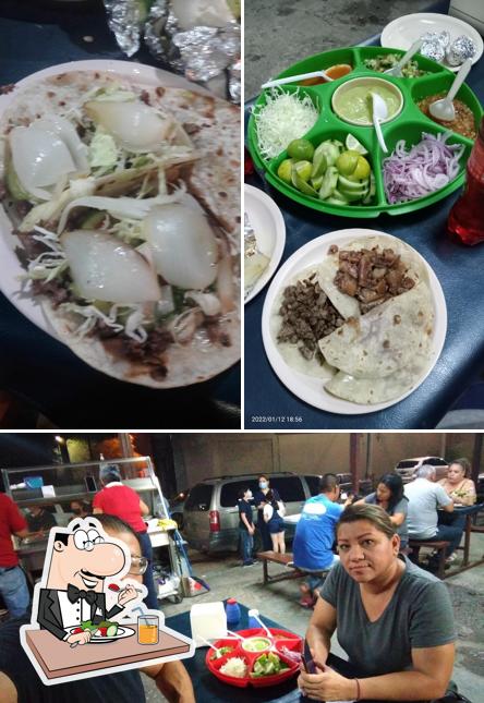 Comida en Taqueria Capomo