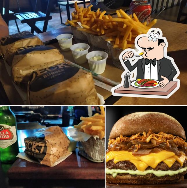 O Deck 7 Burger se destaca pelo comida e álcool