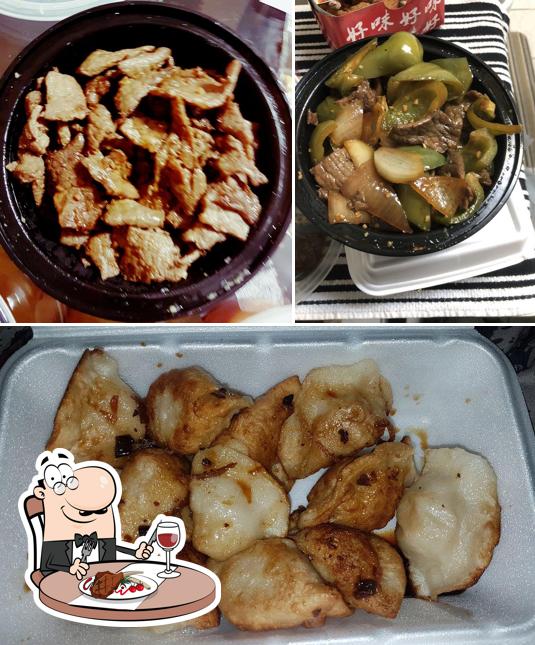 Prueba un plato con carne en Golden Lake Chinese Food