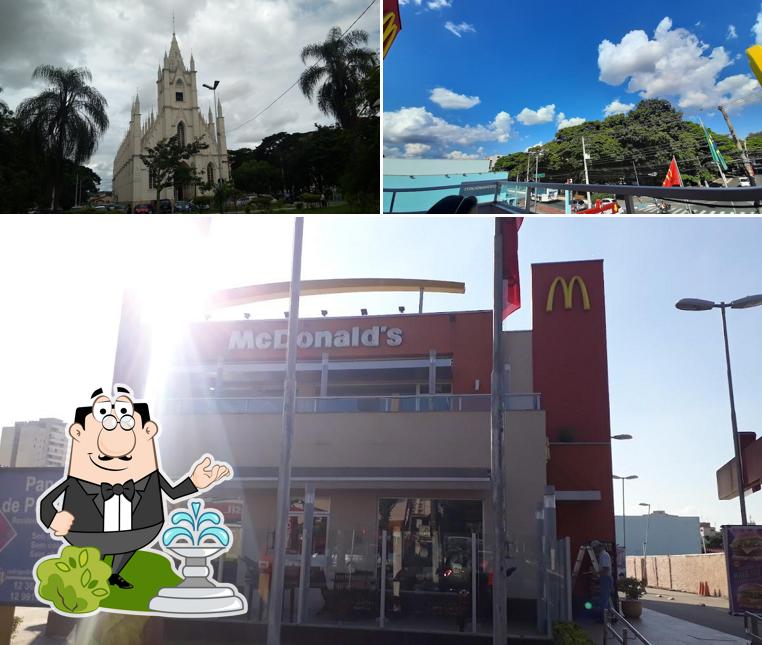 Desfrute da vista da área externa do McDonald's